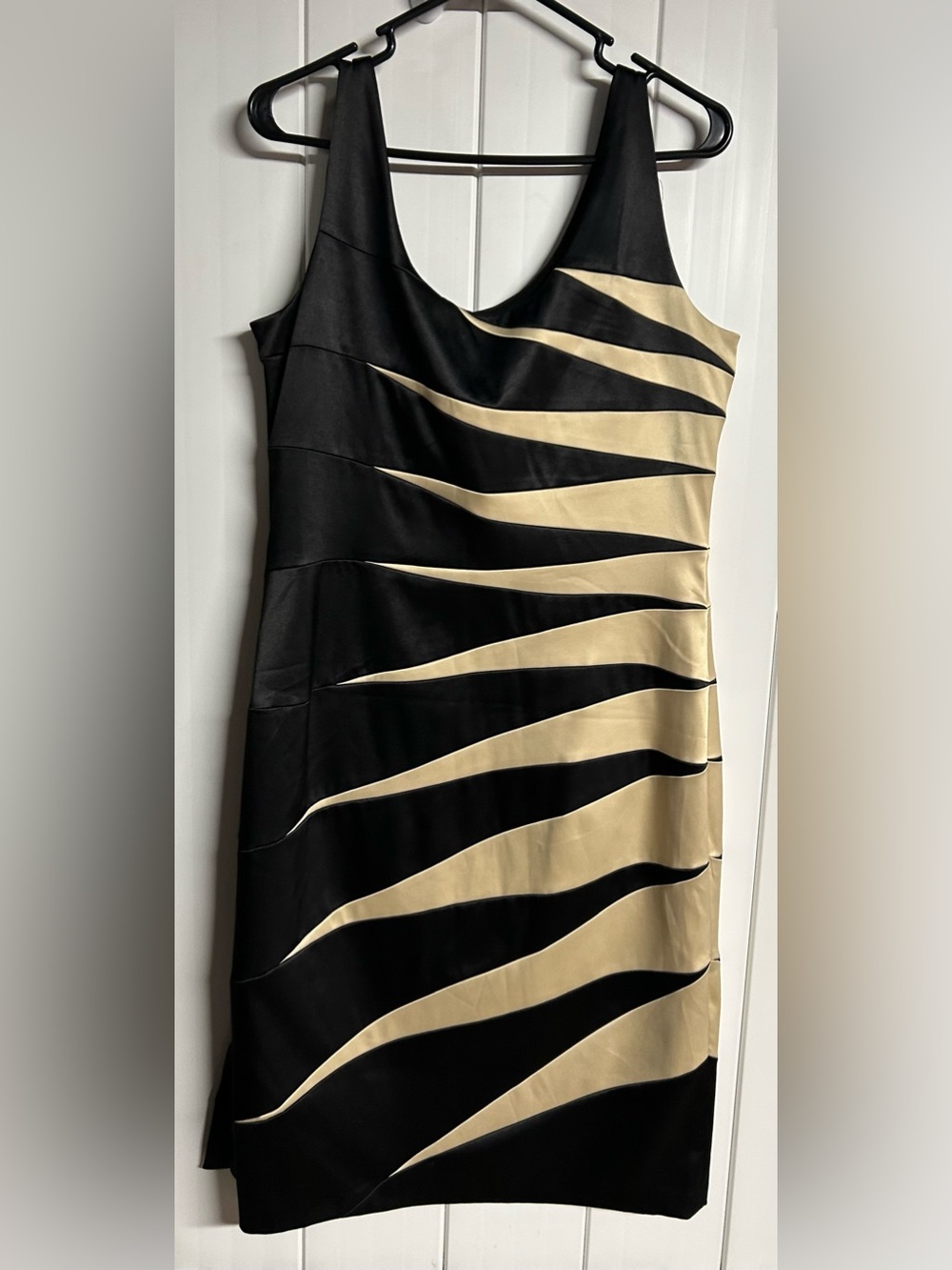 Signature Black and Cream Wave-Stripe Midi Dress